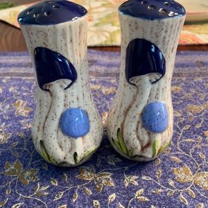 Vintage Blue mushroom salt and pepper shaker set